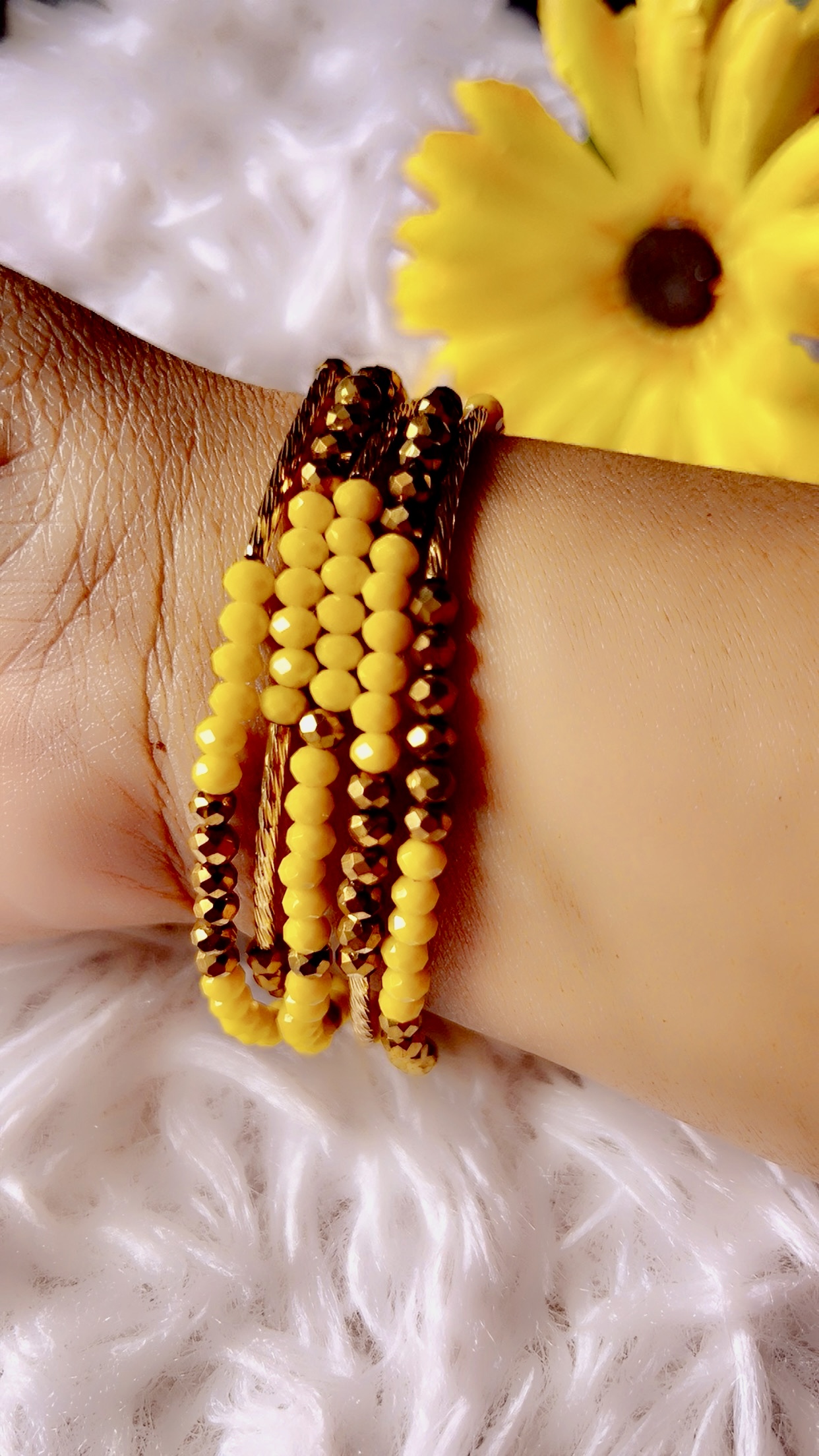 Yellow Gold Earring and bracelet set - Image 2